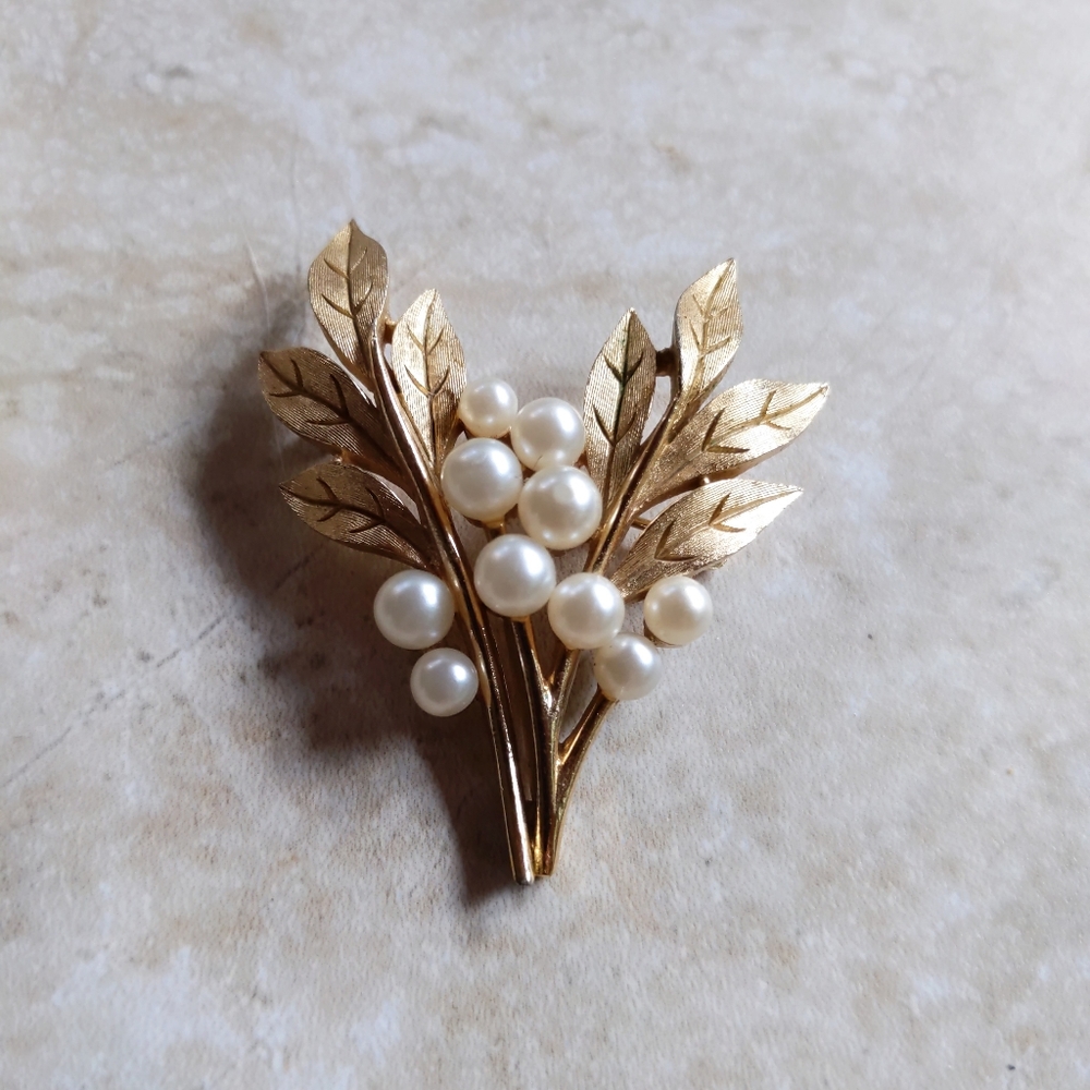 Vintage 1960s Trifari Signed Goldtone & Faux Pearl Leaf Bouquet Pin Brooch